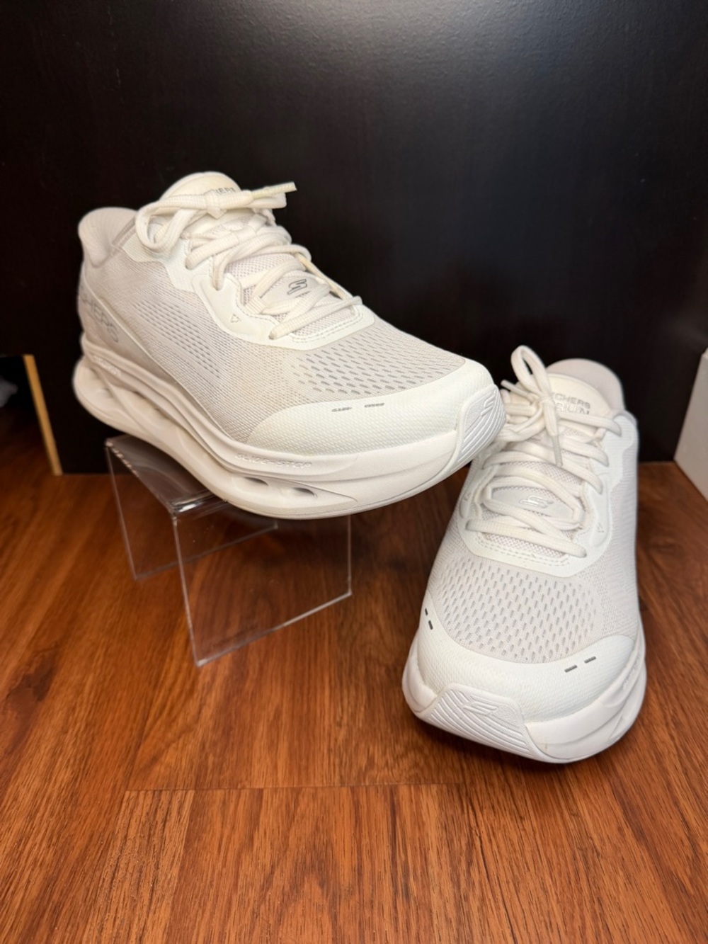 Skechers Max Cushion Slip Ins Athletic Sneakers in White Women’s 8.5